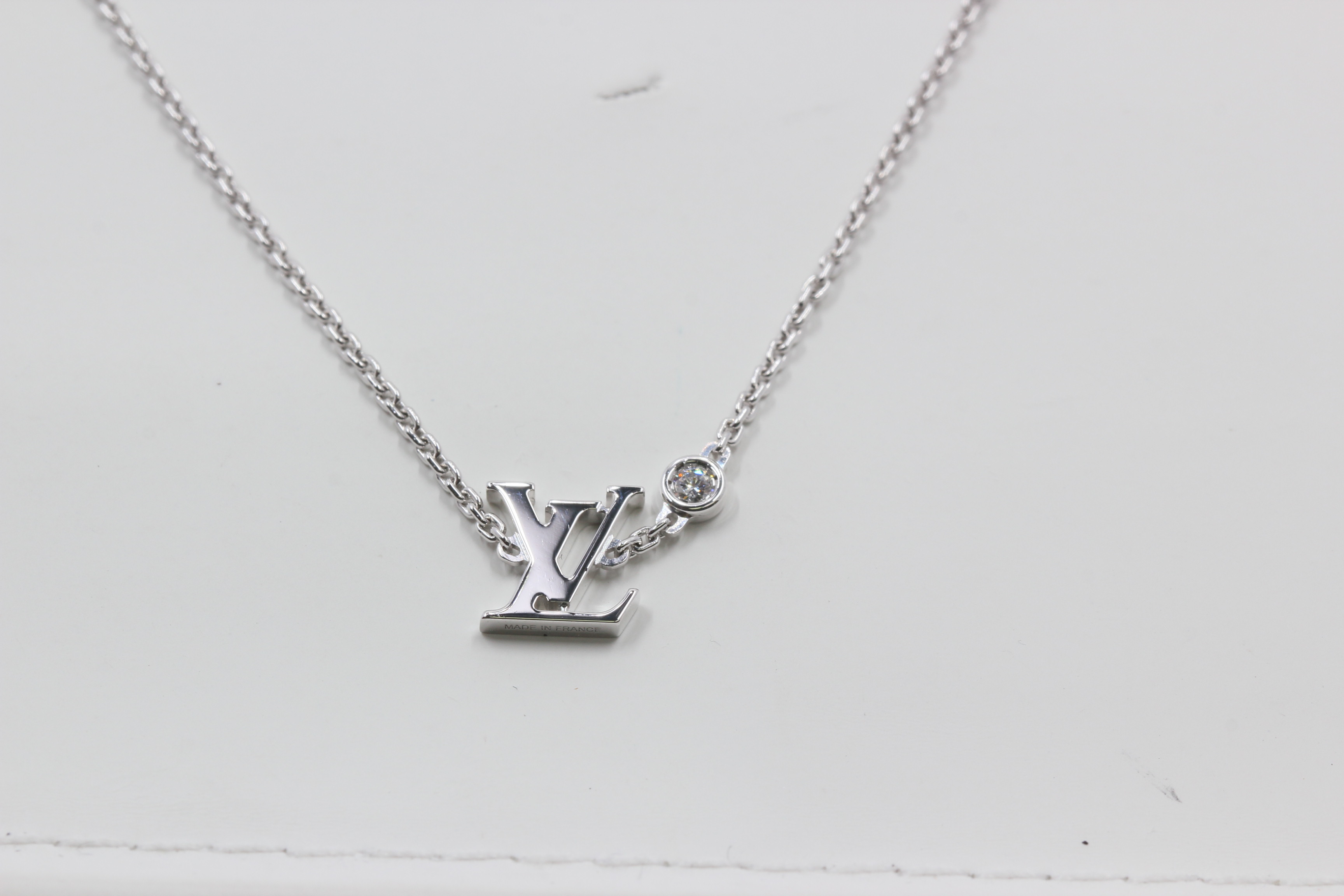 Louis Vuitton Idylle Blossom Pendant Necklace w/Diamond in 18K White Gold-16&quot; | eBay